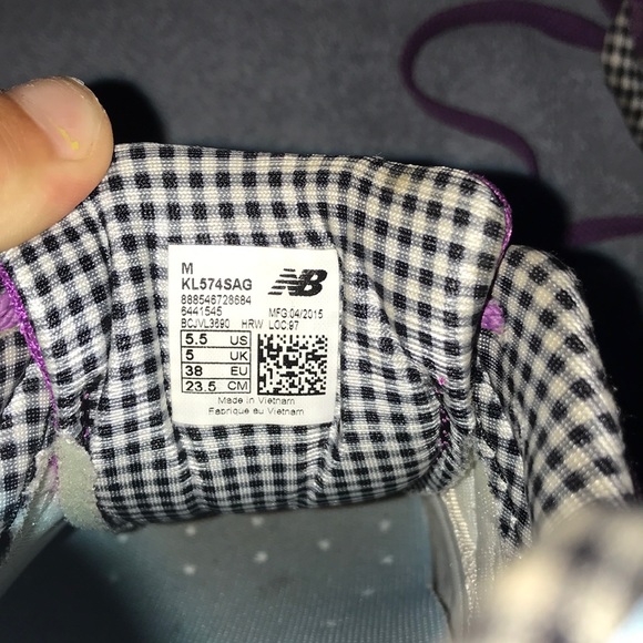 Purple new balance shoes// 574 - Picture 3 of 3